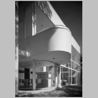 Richard Meier, Stuart R. and Paula Shamberg House (1972–74), Chappaqua, photo by Ezra Stoller, ESTO on ofhouses.com and on architectural Record Houses of 1977.jpg